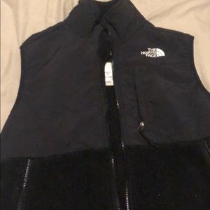 Black north face vest size small